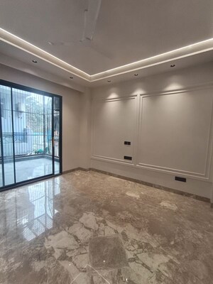 Room in 4 BHK Builder Floor at Ardee City, Sector 52 – for Sale