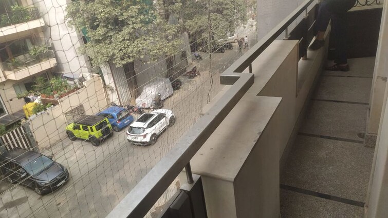 Balcony, sarvapriya vihar 3 Bedroom 150 Sq.Yd. Apartment In Sarvapriya Vihar Delhi 9879878