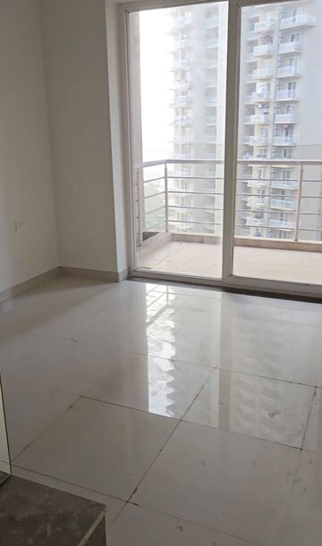 Room in 3 BHK Apartment at Capital Residency 360, Sector 70a – for Rent