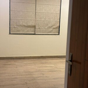 Room in 3 BHK Builder Floor at Sector 57 – for Rent