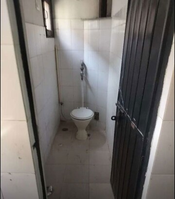 Bathroom in 1 BHK Builder Floor at Sector 49 – for Rent