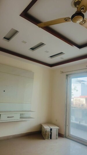 Building Lobby in 3 BHK Apartment at Omaxe Royal Residency Faridabad, Sector 79 – for Rent