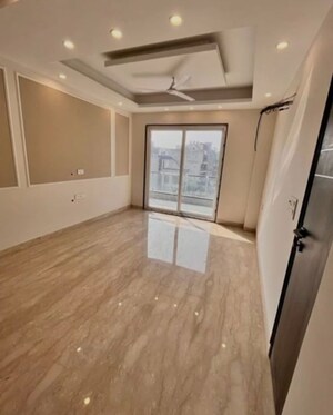 Room in 3 BHK Builder Floor at Sector 43 – for Rent