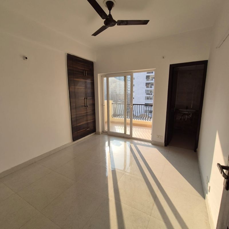 3 BHK + Servant Room Apartment For Sale in Nimbus The Hyde park