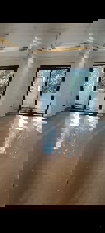 Showroom For Rent in East Of Kailash