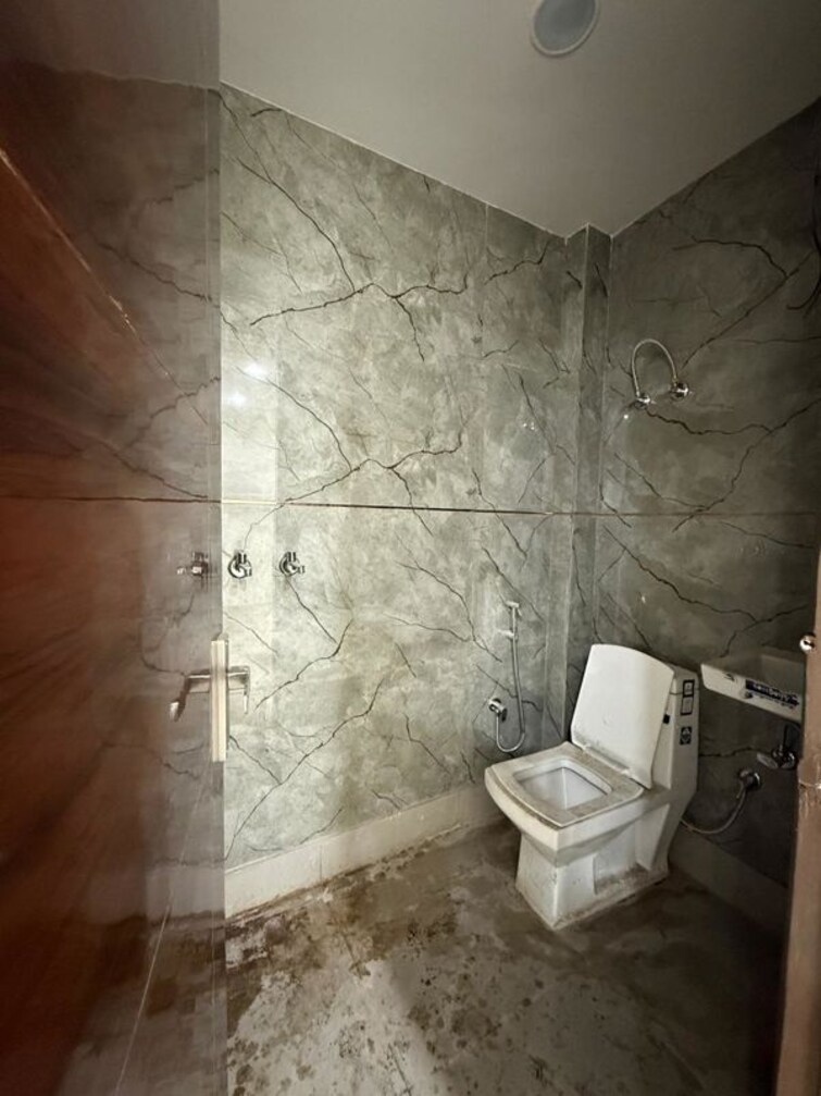 Bathroom, govindpuri 3 Bedroom 900 Sq.Ft. Builder Floor In Govindpuri Delhi 9881425