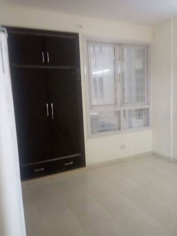 Room in 3 BHK Apartment at Tulip White, Sector 69 – for Rent