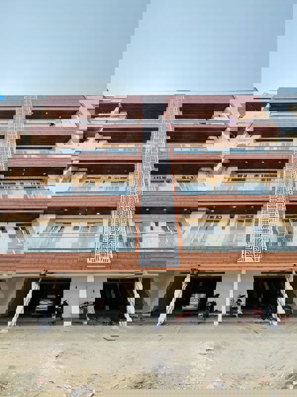 4 BHK 190 Sq.Yd. Builder Floor in Dwarika Raj Garden City