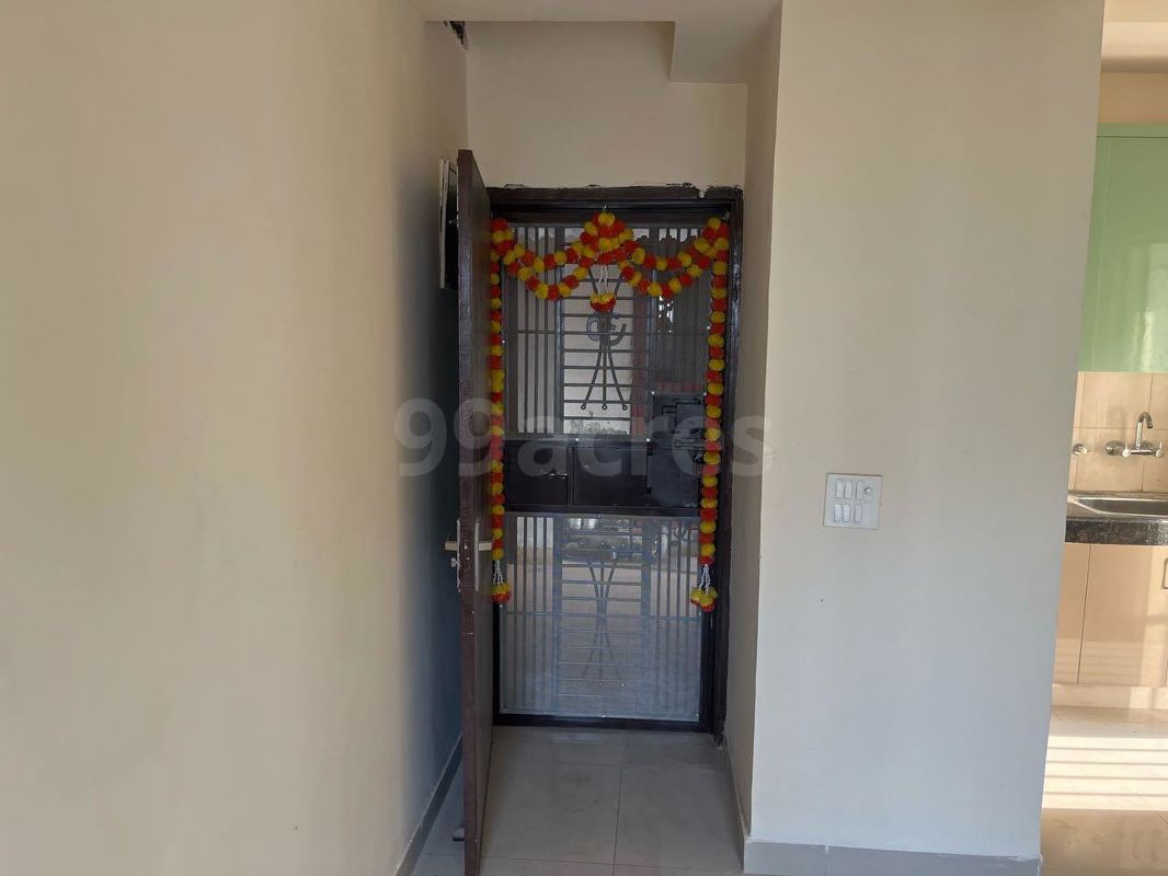 2 BHK Apartment For Rent in Panchsheel Green
