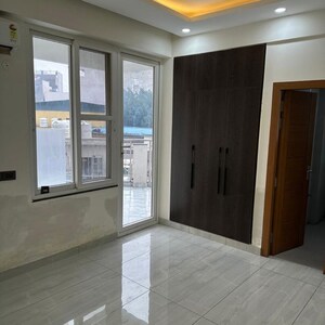 Room in 3.5 BHK Apartment at Ram Shanti Apartment, Sarswati Kunj ii – for Rent