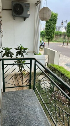 2.5 BHK + Study Room Builder Floor For Rent in Central Park Flower Valley