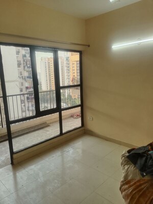 Room in 2 BHK Apartment at OP Floridaa, Sector 82 – for Rent