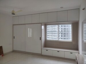 Room in 4 BHK Apartment at Prestige Beverly Hills, Kokapet – for Rent