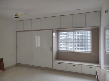 Room in 4 BHK Apartment at Prestige Beverly Hills, Kokapet – for Rent