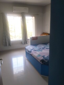 3 BHK Apartment For Rent in Lake Town