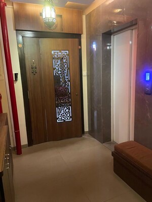 3 BHK Apartment – Entrance View at Chaurang Sunshine, Chembur - for Rent