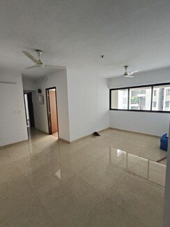 2.5 BHK + Pooja Room,Extra Room Apartment For Rent in Lodha Lakeshore Greens