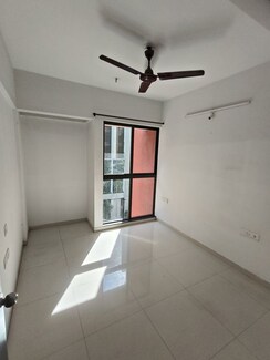 2.5 BHK Apartment For Rent in Lodha Lakeshore Greens