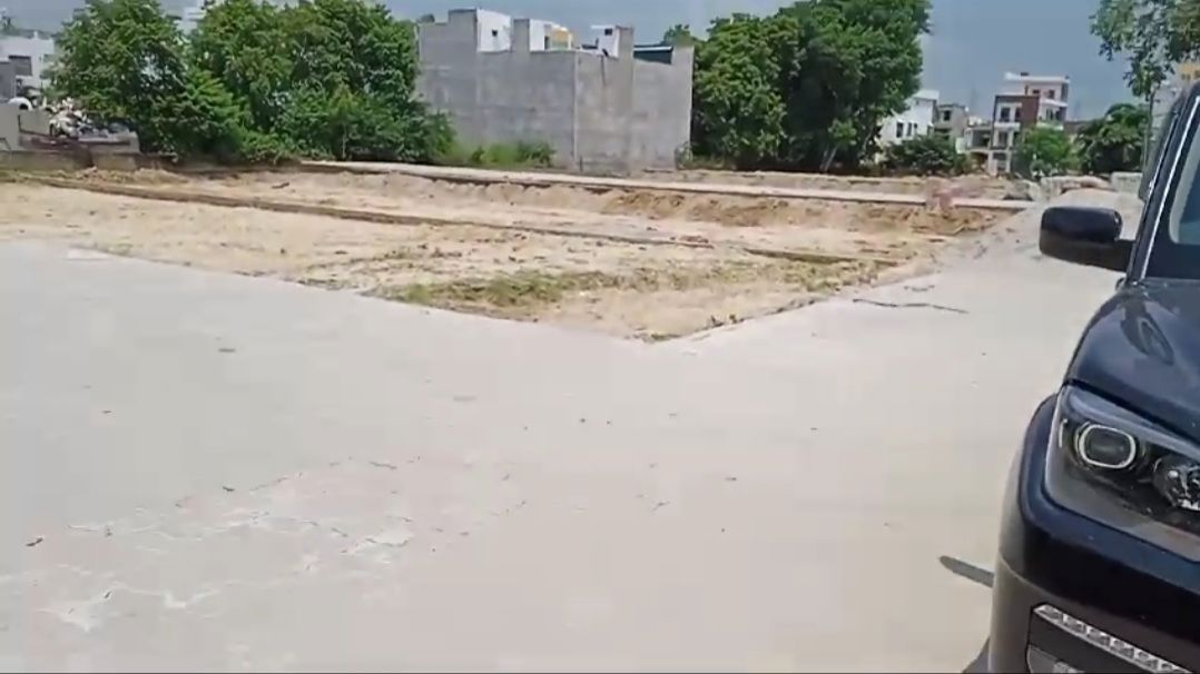 Plot For Sale in Chinhat