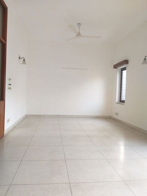 Room in 6 BHK Independent House at Friends Colony – for Sale
