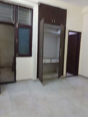 Room in 3 BHK Apartment at Express Zenith, Sector 77 – for Rent