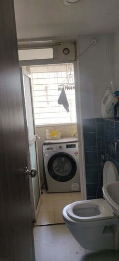 1 BHK + Extra Room Apartment For Sale in Lodha Amara