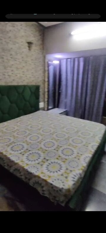 Bedroom in 1.5 BHK Apartment at Andheri West – for Rent