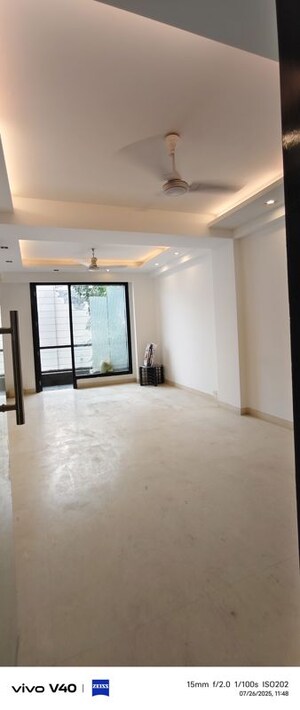 Room in 3 BHK Builder Floor at Greater Kailash I – for Rent