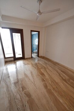 3 BHK + Servant Room Builder Floor For Rent in South Extension II