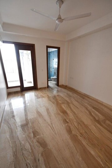 Room in 3 BHK Builder Floor at South Extension ii – for Rent