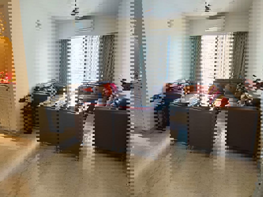 4 BHK 2050 Sq.Ft. Apartment in Rustomjee Oriana