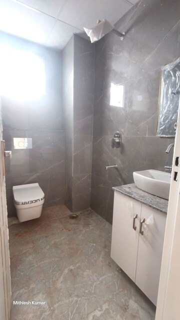 Bathroom in 1 BHK Builder Floor at Sector 32 – for Rent