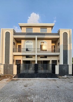 4 BHK + Pooja Room,Servant Room Villa For Sale in Alaknanda Maxxus Eden Estate