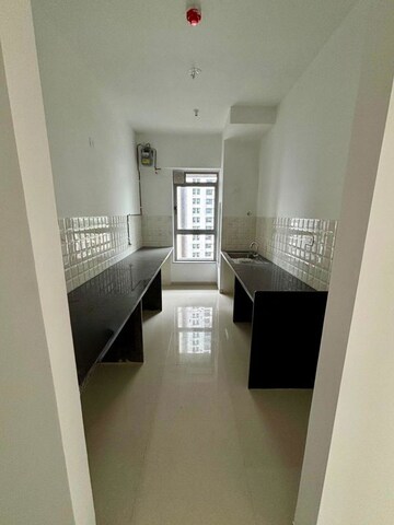 2 BHK Apartment For Rent in Kalpataru Immensa B, Kolshet Road