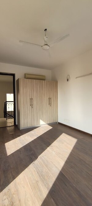 Room in 4 BHK Villa at Emaar Marbella, Sector 66 – for Sale