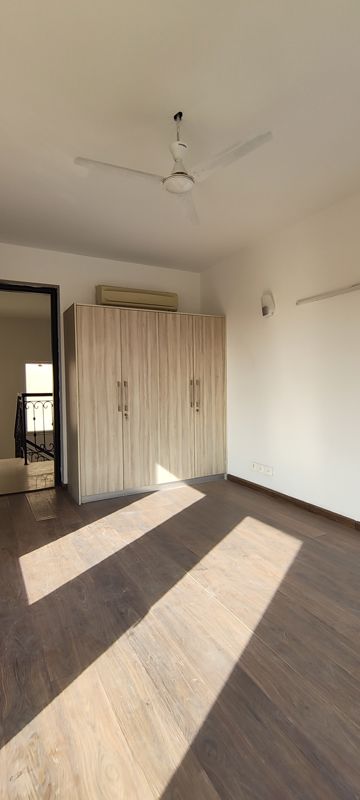 4 BHK + Pooja Room,Servant Room,Study Room,Extra Room Villa For Sale in Emaar Marbella