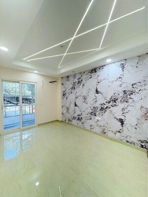 Room in 3 BHK Builder Floor at Sector 4 – for Rent