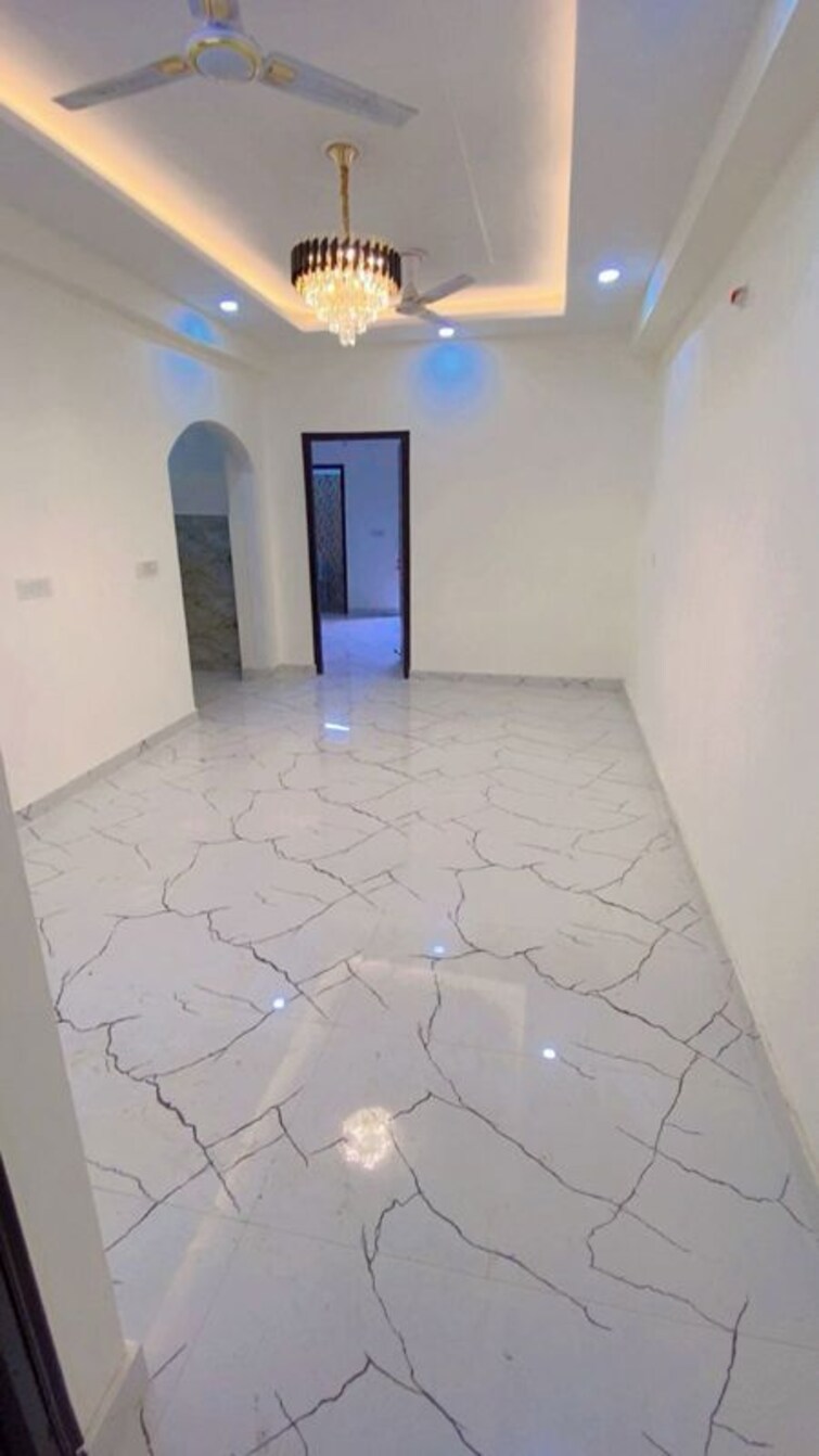 Room, sector 74 2 Bedroom 1000 Sq.Ft. Apartment In Sector 74 Noida 9808157