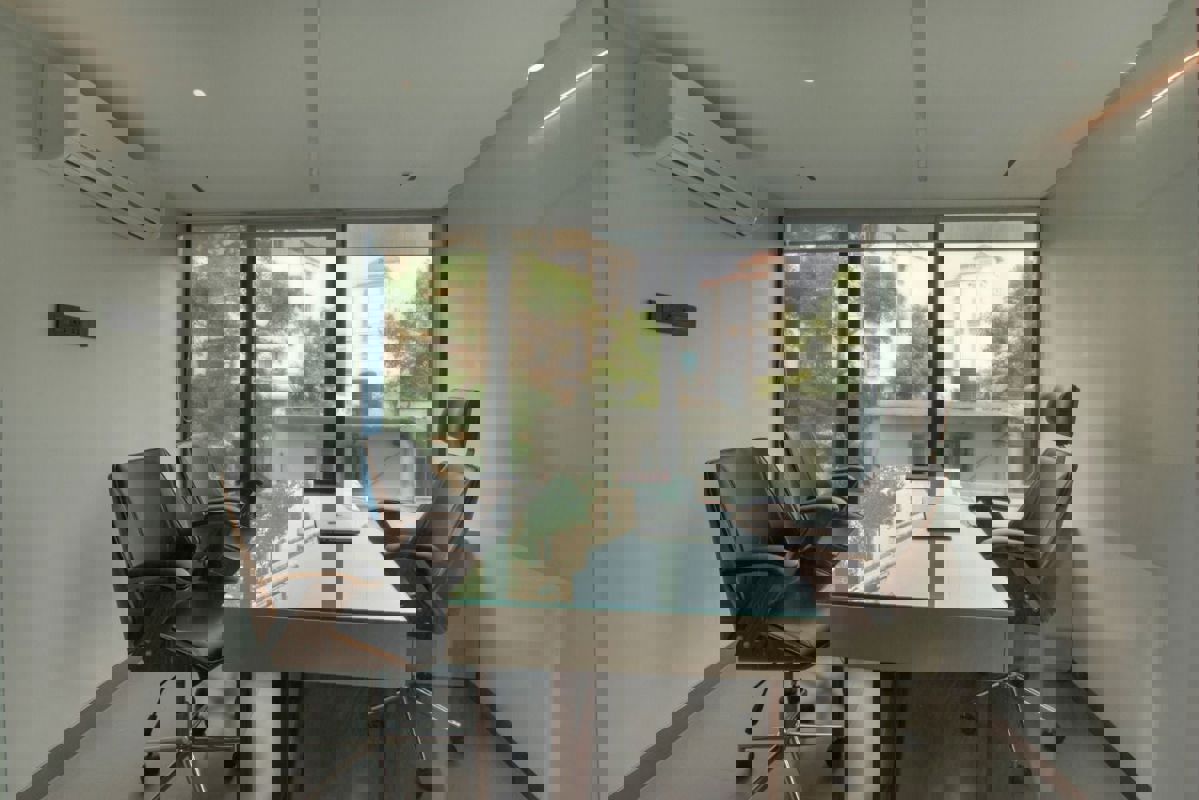 Office Space For Rent in Benchmark Plaza