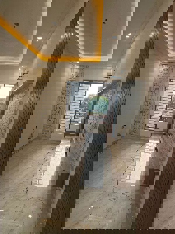 3.5 BHK + Pooja Room,Study Room 250 Sq.Yd. Builder Floor in BPTP Park Elite Floors