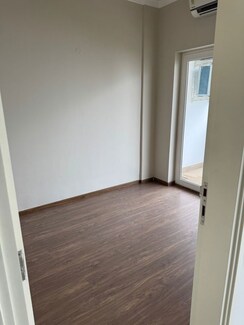 2.5 BHK + Study Room Builder Floor For Rent in Central Park Cerise Suites