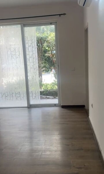 Room in 3 BHK Apartment at Emaar Imperial Gardens, Sector 102 – for Rent