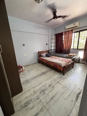 Bedroom in 2 BHK Apartment at Dhananjay Apartment Andheri, Andheri West – for Rent