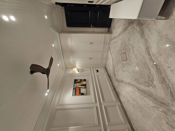 Furnished Amenities in 4 BHK Builder Floor at Surajmal Vihar – for Sale