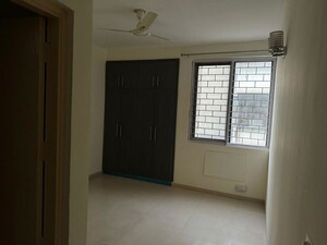Room in 3 BHK Apartment at Vatika Primrose Floors, Sector 82 – for Rent