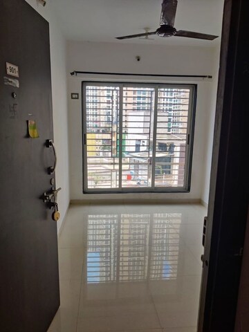 Room in 1 BHK Apartment at Vaibhavlaxmi Green Vista, Vikhroli East – for Rent