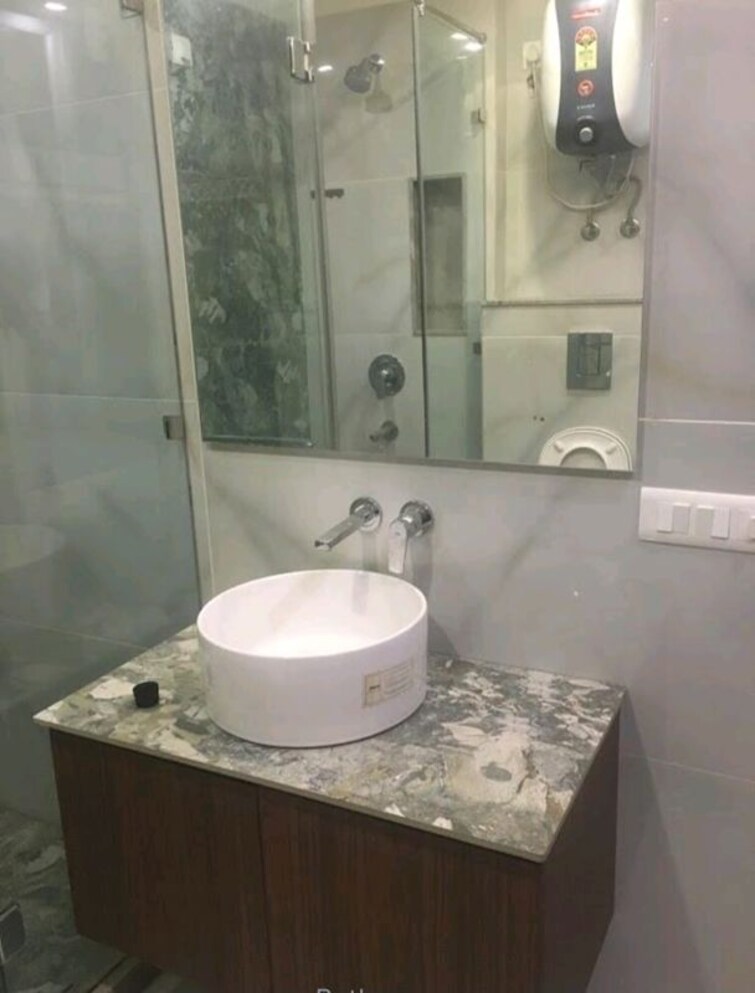 Bathroom, east of kailash 3 Bedroom 2700 Sq.Ft. Builder Floor In East Of Kailash Delhi 9886081