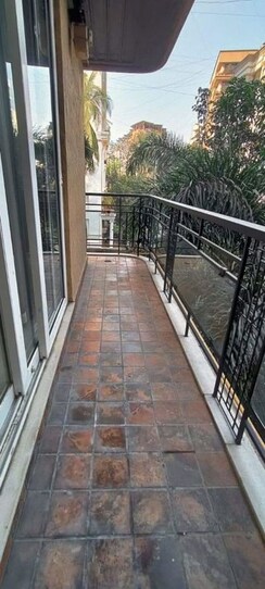 1 BHK + Pooja Room Apartment For Rent in Bandra West