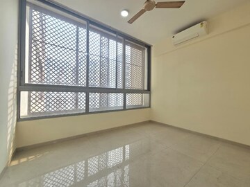 Room in 2 BHK Apartment at Piramal Vaikunth, Balkum Pada – for Rent