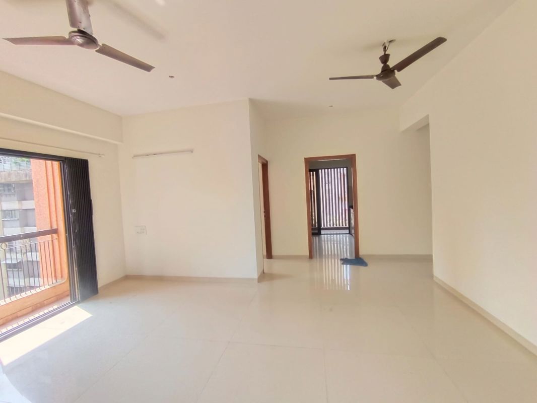 2 BHK 740 Sq.Ft. Apartment in Lucky House